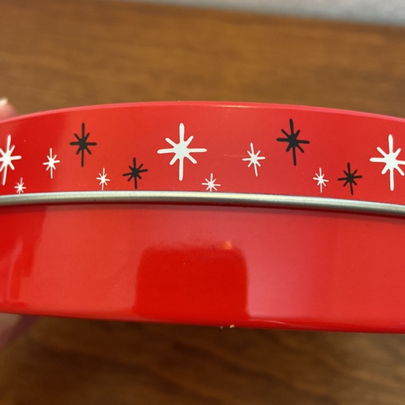 NWOT Coca Cola Collectable Tin. - Picture 4 of 8